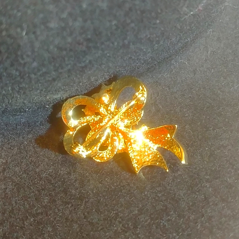 Gold & Crystal Bow Brooch - Picture 2 of 3